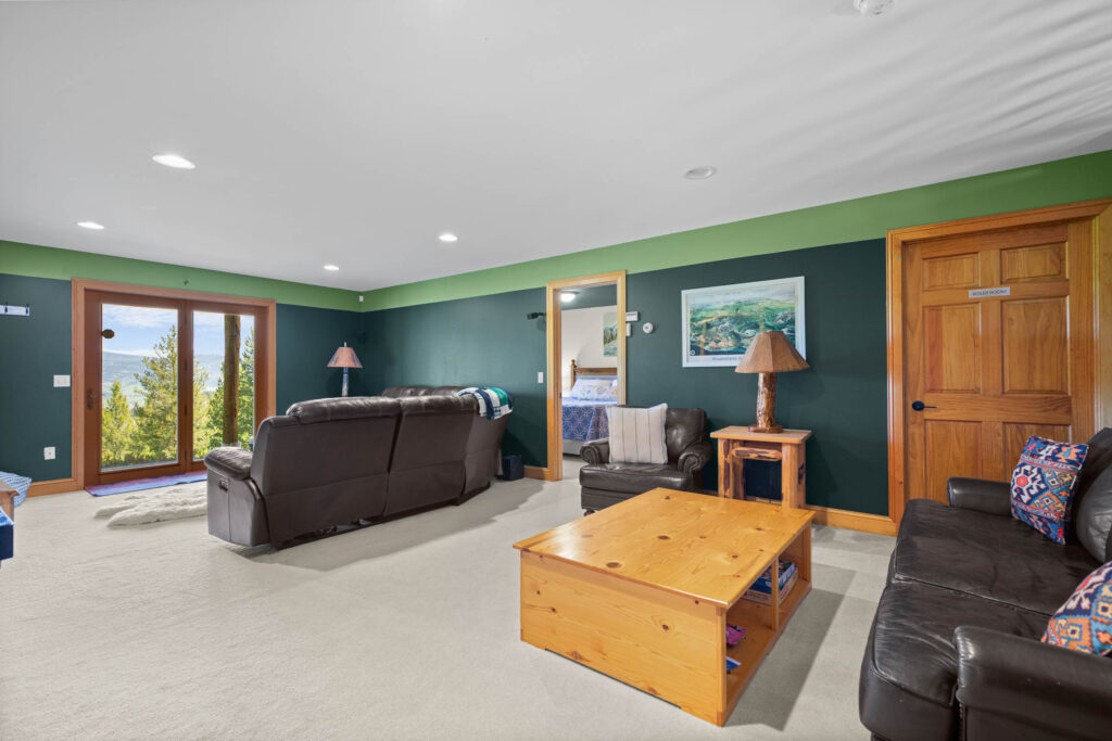 1099 Winchester, Downstairs Living room