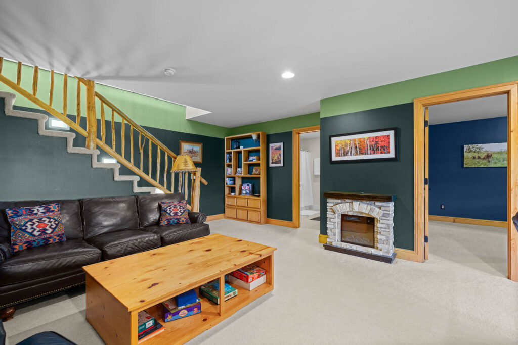 1099 Winchester, Downstairs Living room