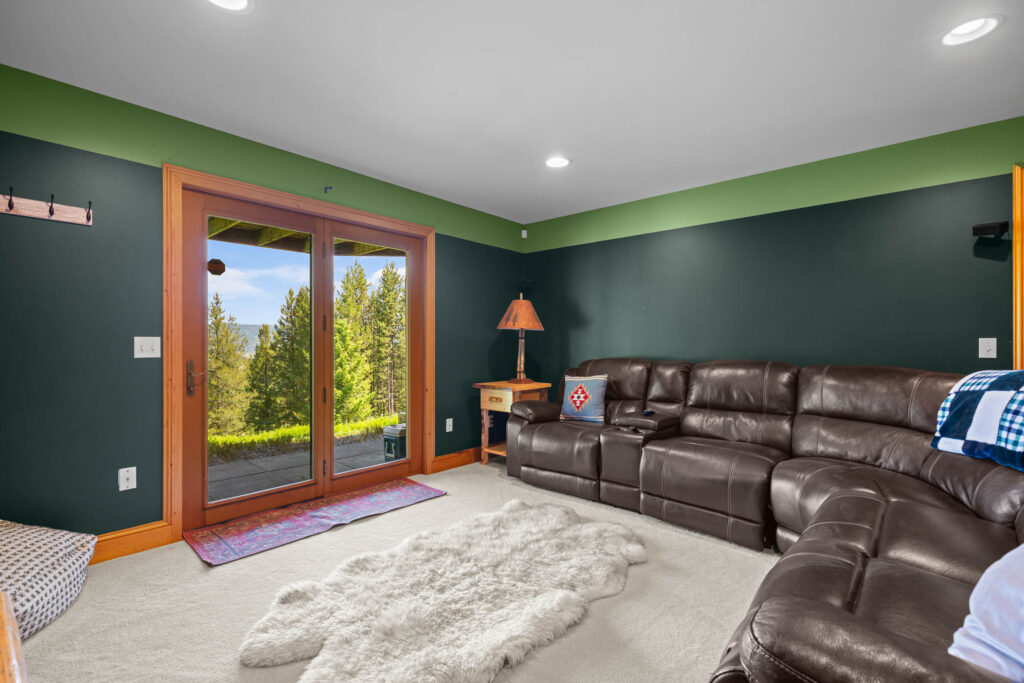 1099 Winchester, Downstairs Living room