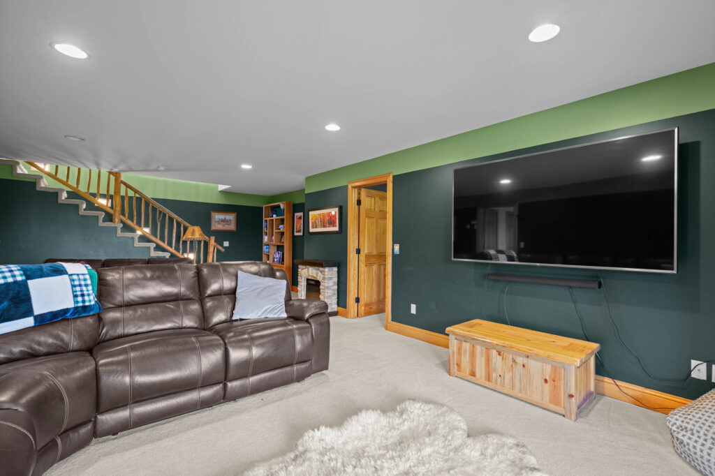 1099 Winchester, Downstairs Living room