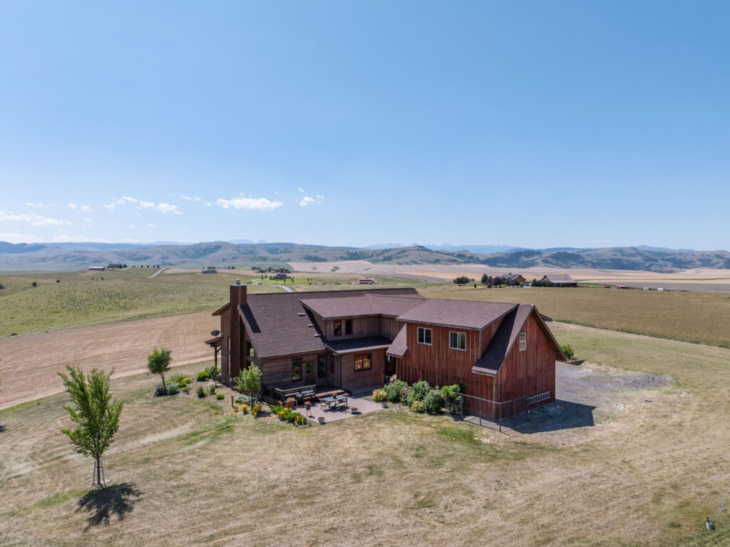 935 Bates, Aerial back close