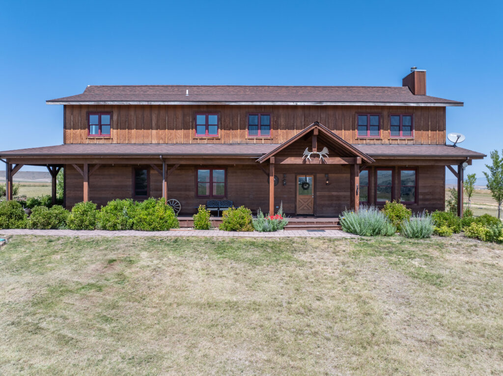 935 Bates, Front of house