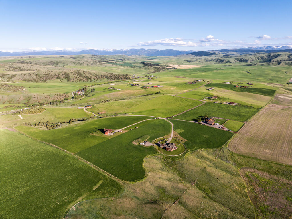 935 Bates Rd, aerial with mountains