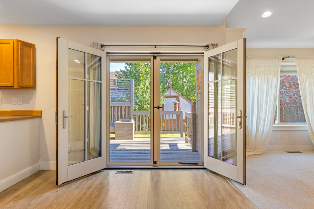 42 Indian Grove, doors to deck