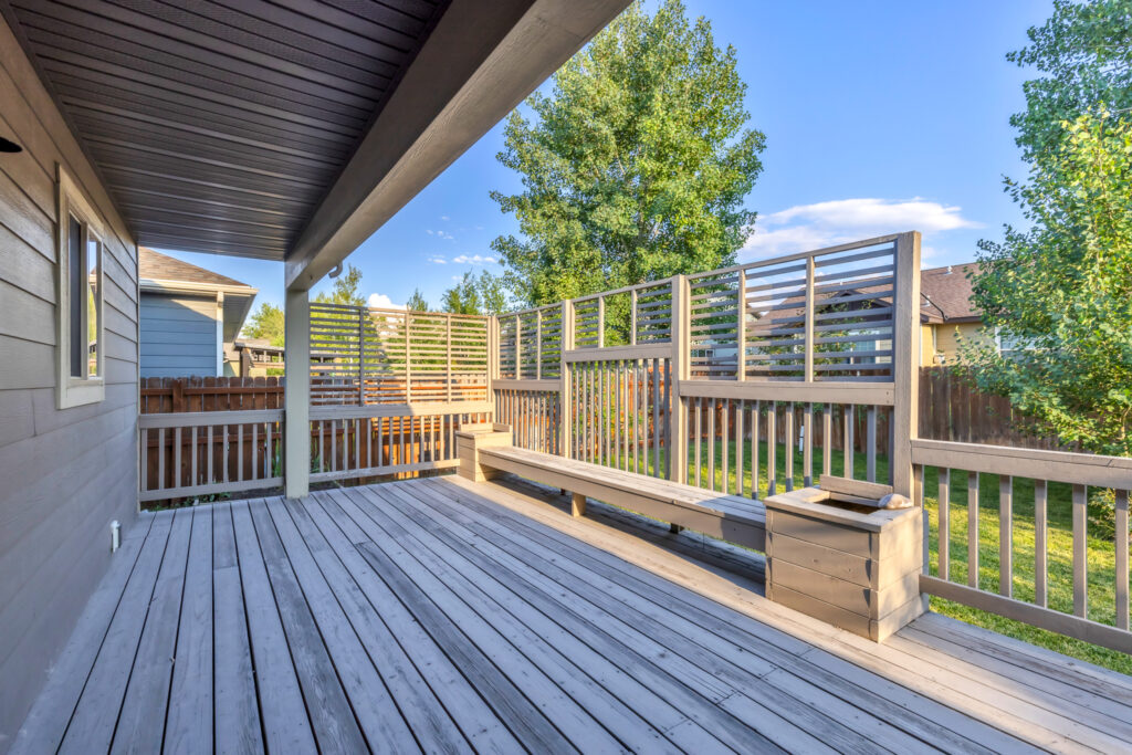 42 Indian Grove, back deck