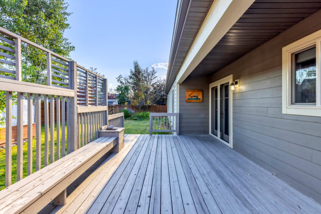 42 Indian Grove, back deck