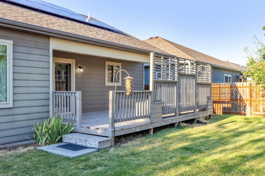 42 Indian Grove, back deck