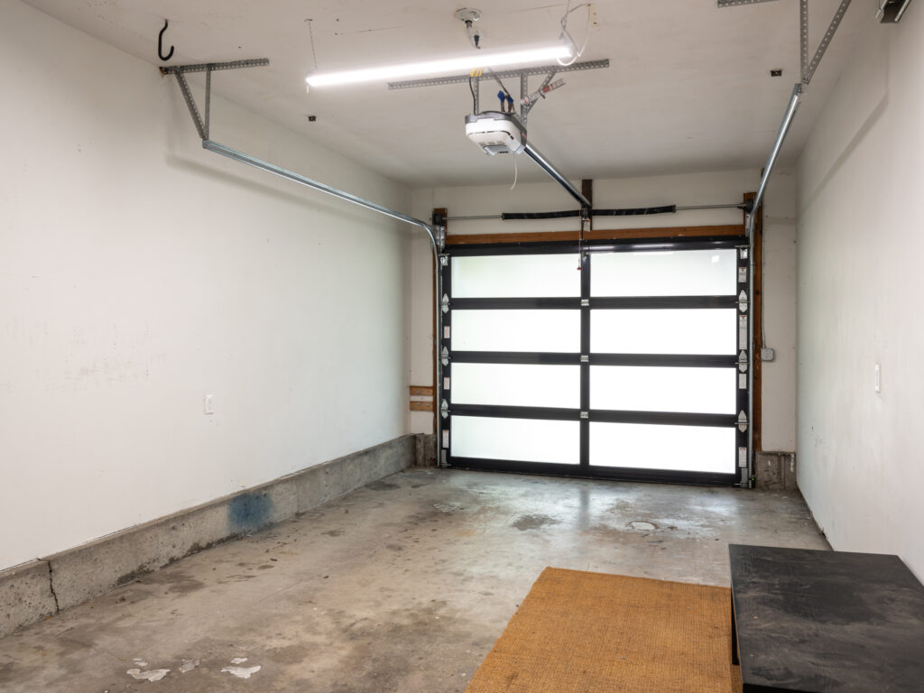 1206 N Cedarview, garage interior