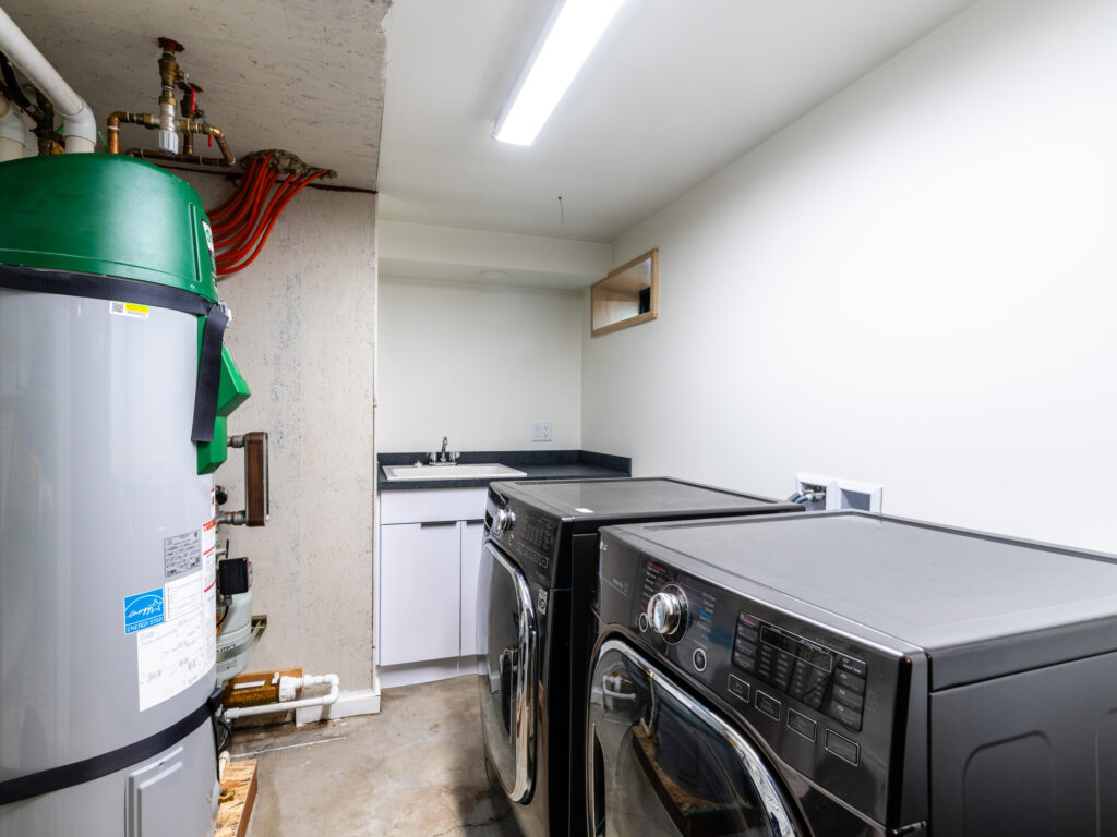 1206 N Cedarview, laundry room