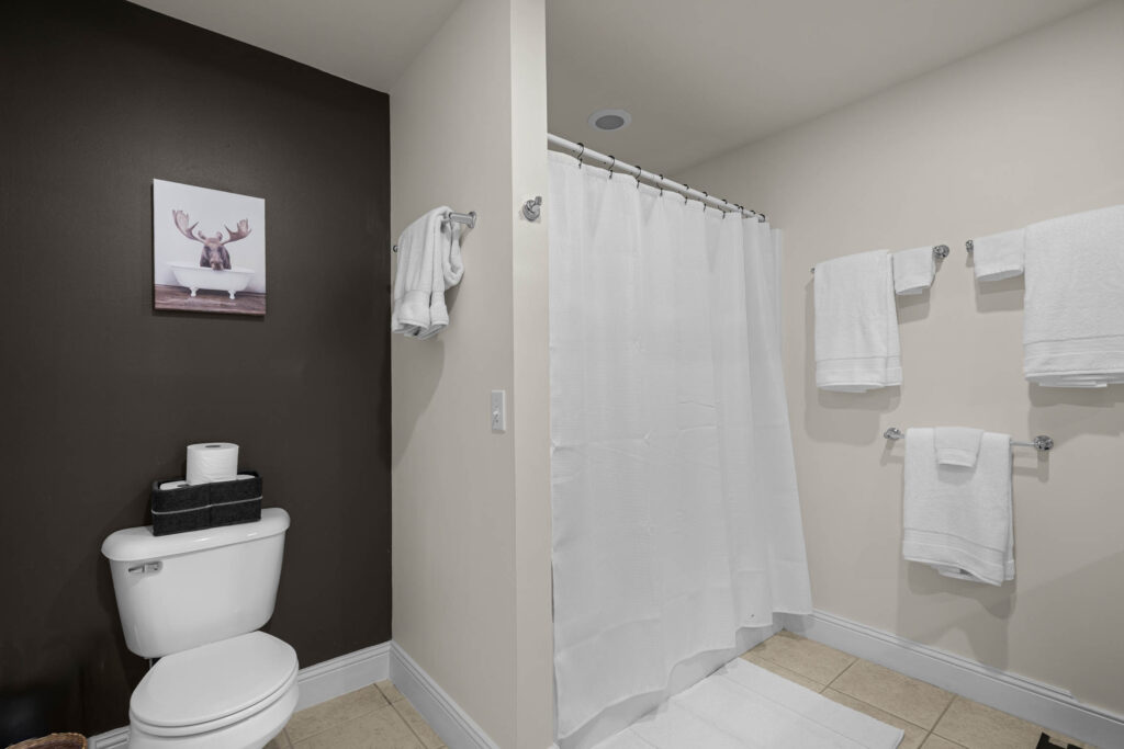 1099 Winchester, Downstairs bathroom