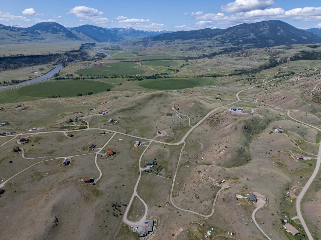 65 Arcturus, aerial view of neighborhood