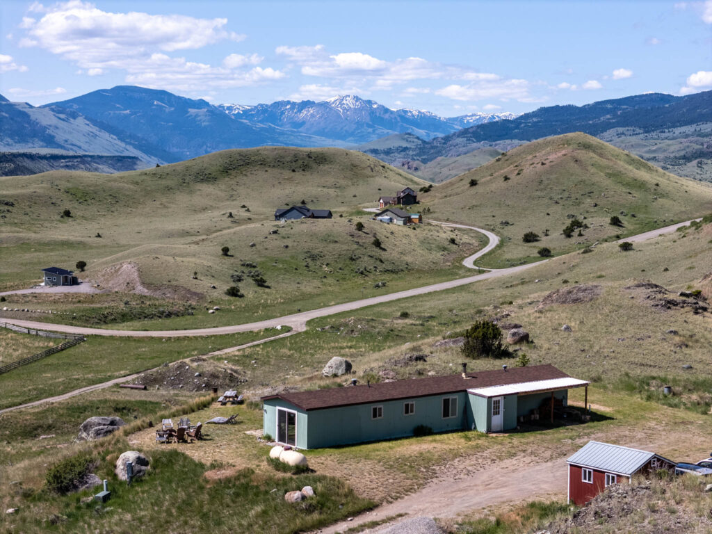65 Arcturus, aerial view of house