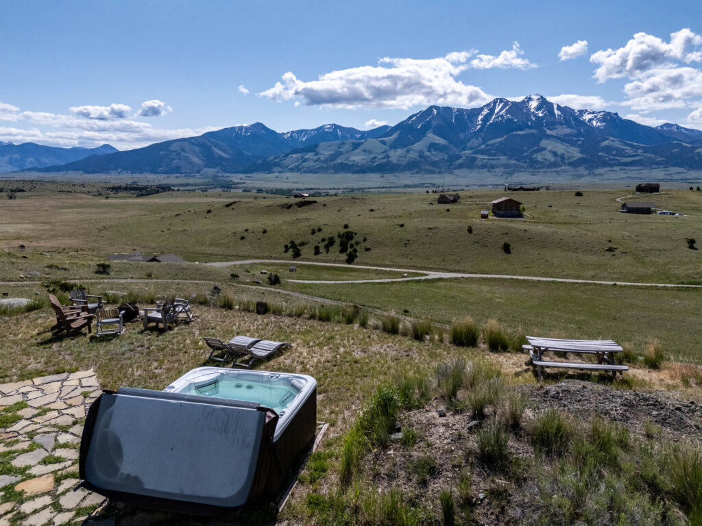 65 Arcturus, hot tub and mountains
