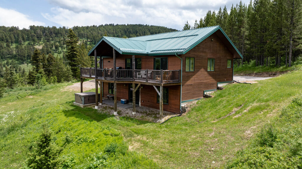 1099 Winchester, back deck
