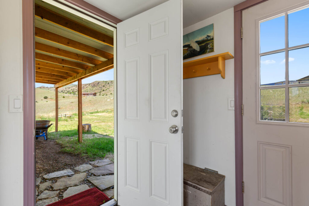 65 Arcturus, front entrance