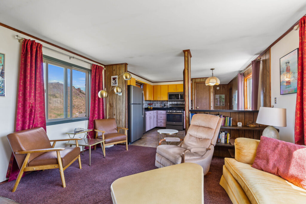 65 Arcturus, living kitchen