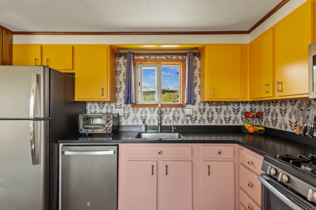 65 Arcturus, kitchen