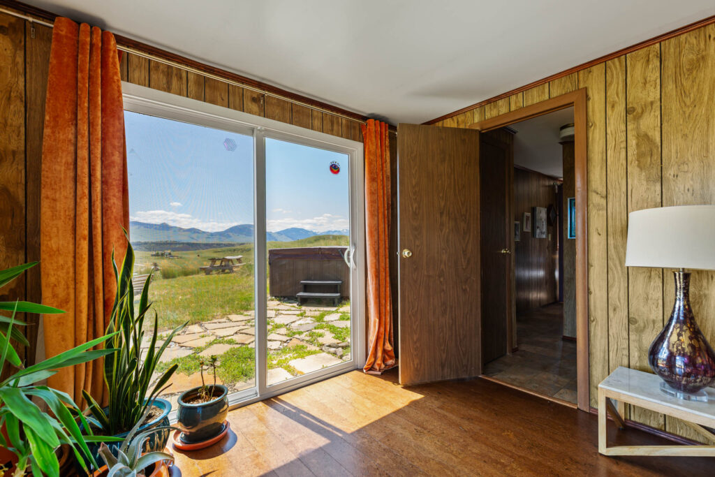 65 Arcturus, sliding door