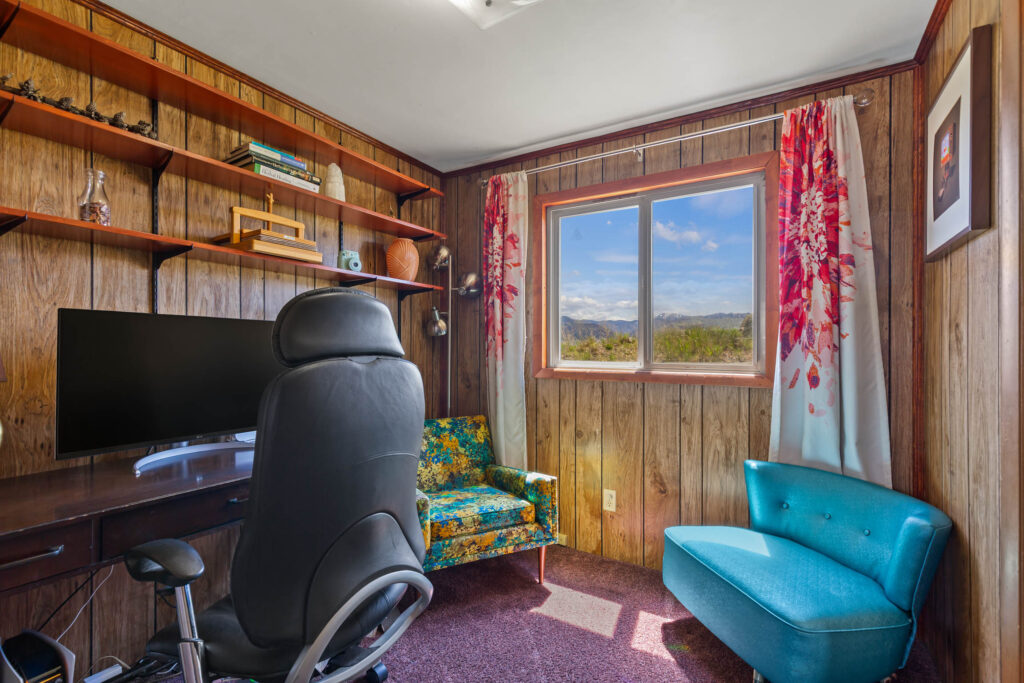 65 Arcturus, bedroom office