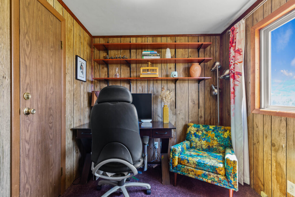 65 Arcturus, bedroom office