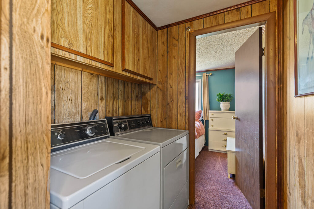 65 Arcturus, laundry room