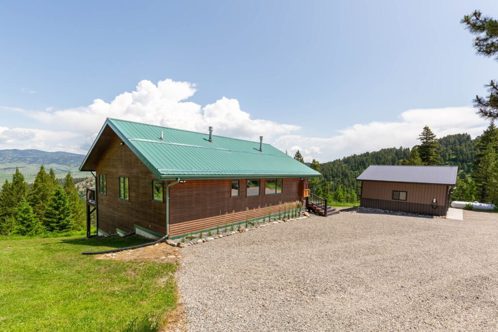1099 Winchester, barn, house, driveway