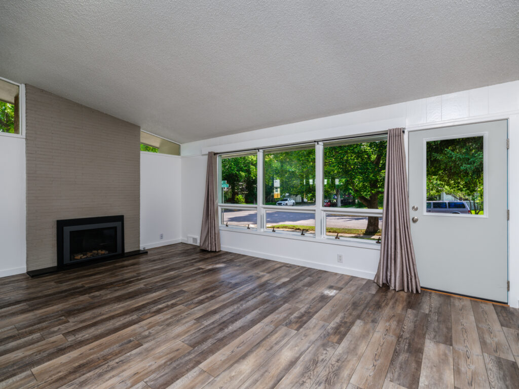 701 S 14th, living room