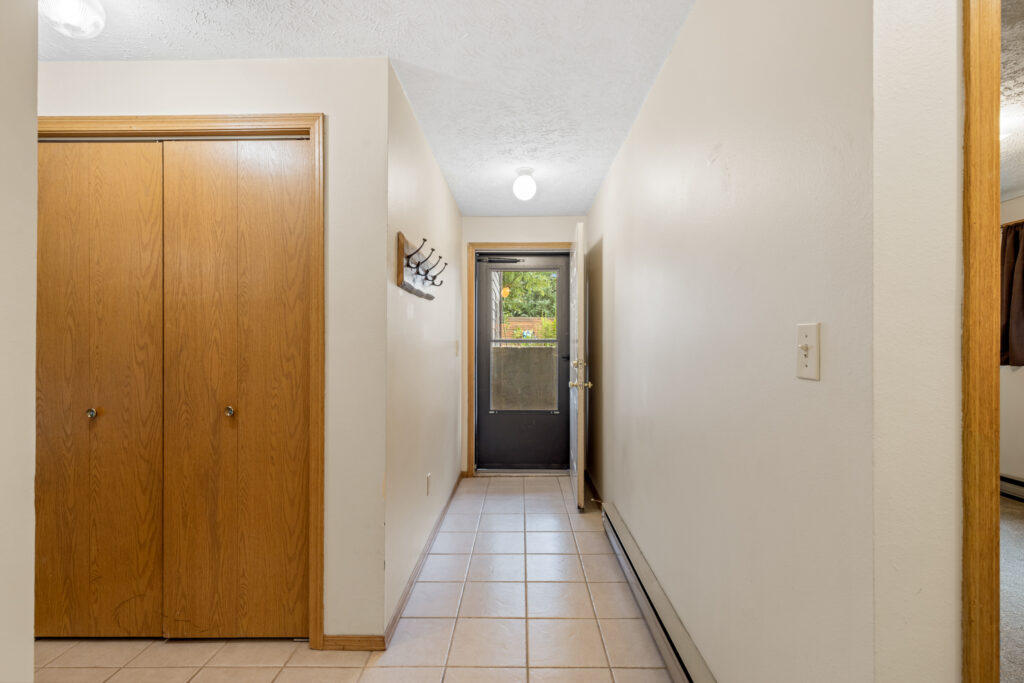 719 S Church #10, entry hallway