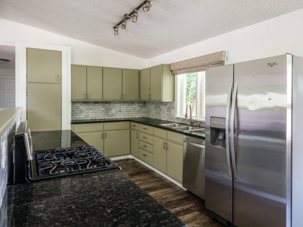 701 S 14th, kitchen with window