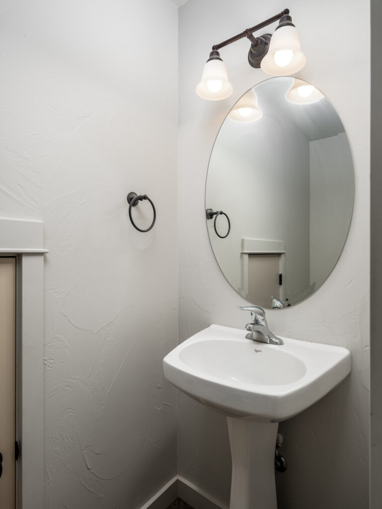 941 Saxon A, powder room