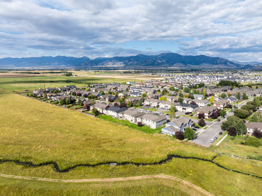 941 Saxon A, aerial with mountains and ditch