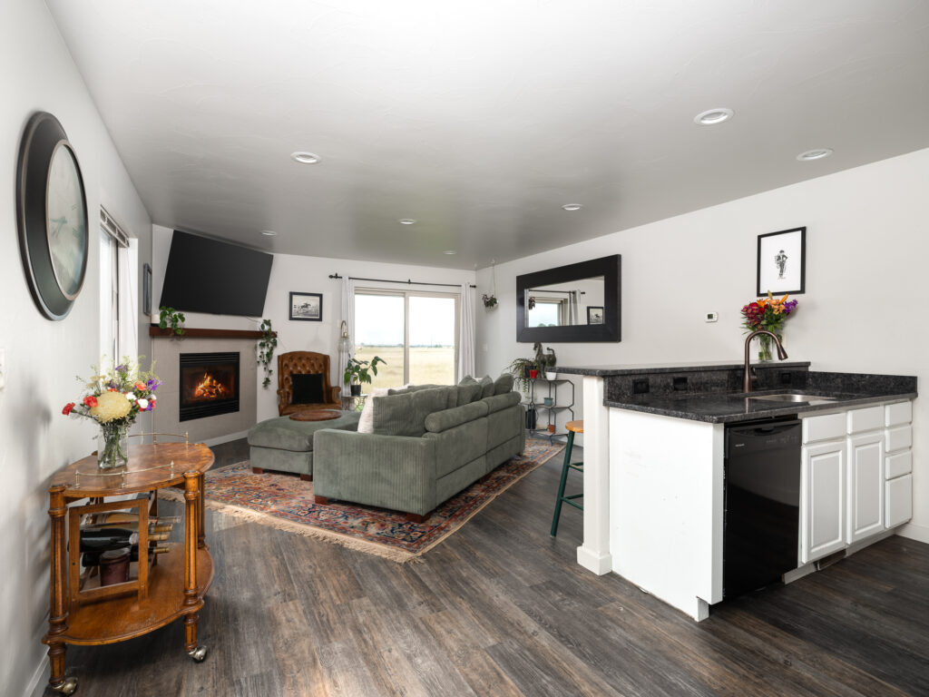 941 Saxon A, living room