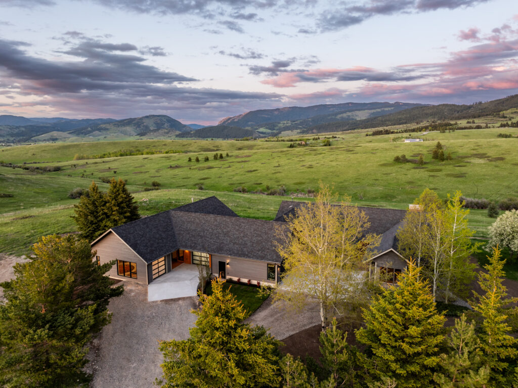 370 Star Ridge - Aerial view of front