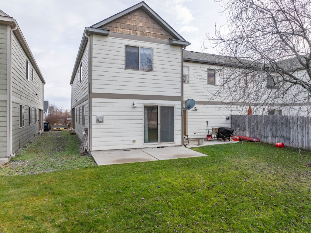 935 Forestglen Dr, Unit D - exterior back patio