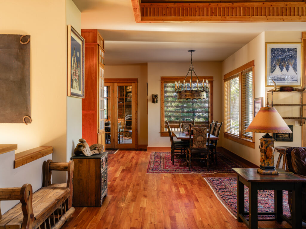 1055 Skywood Rd, dining room