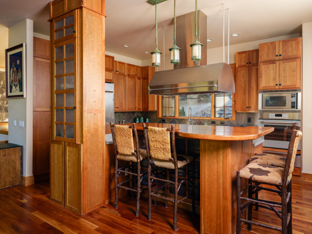 1055 Skywood Rd, kitchen with dining bar