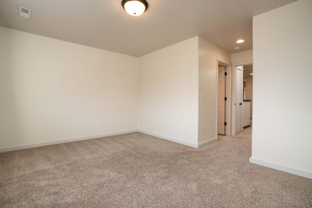 935 Forestglen Dr, Unit D - primary bedroom looking towards bathroom