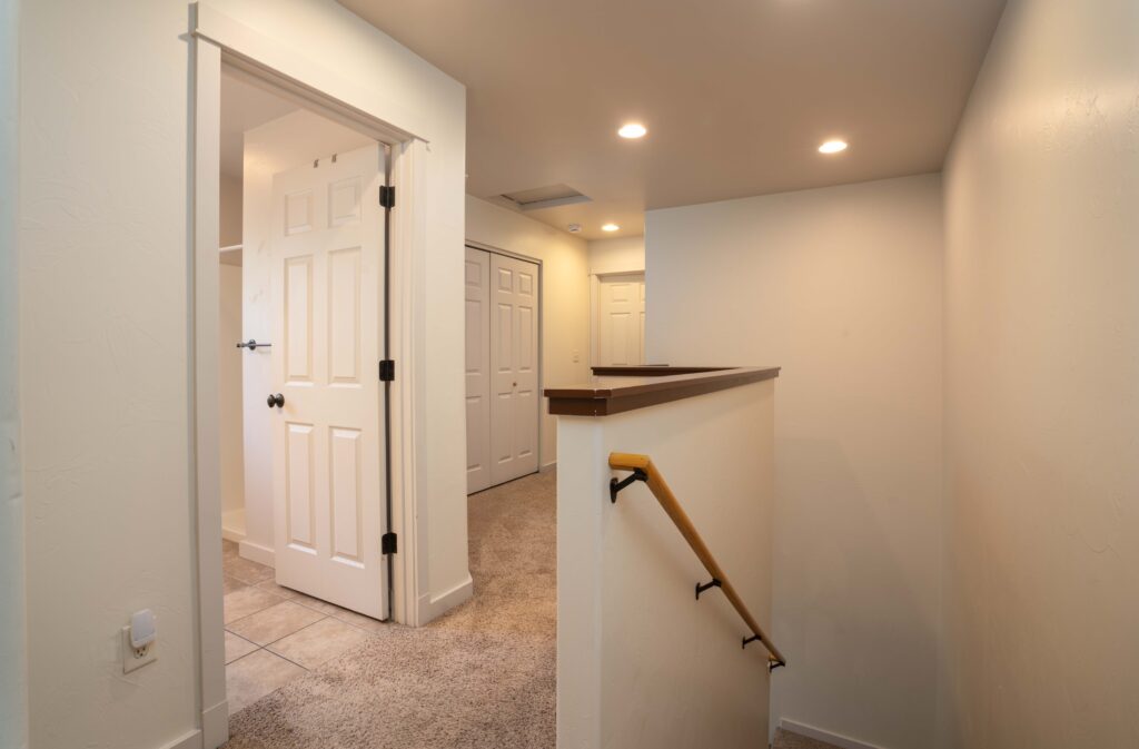 935 Forestglen Dr, Unit D - upstairs hallway