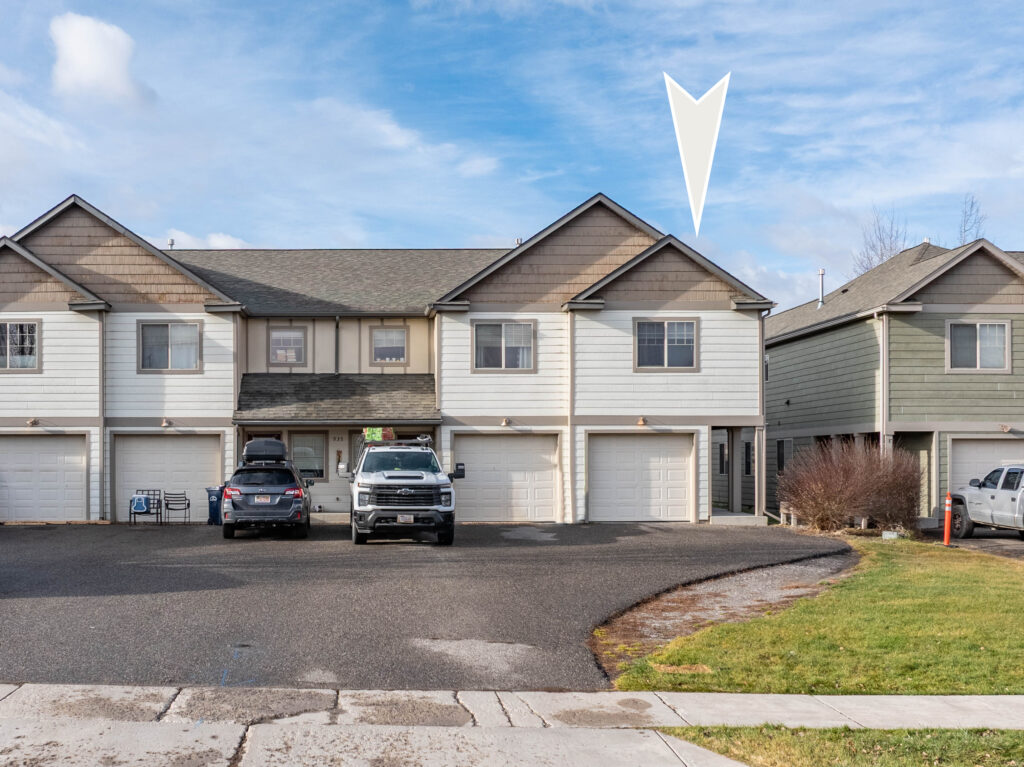 935 Forestglen Dr, Unit D - exterior with arrow to unit