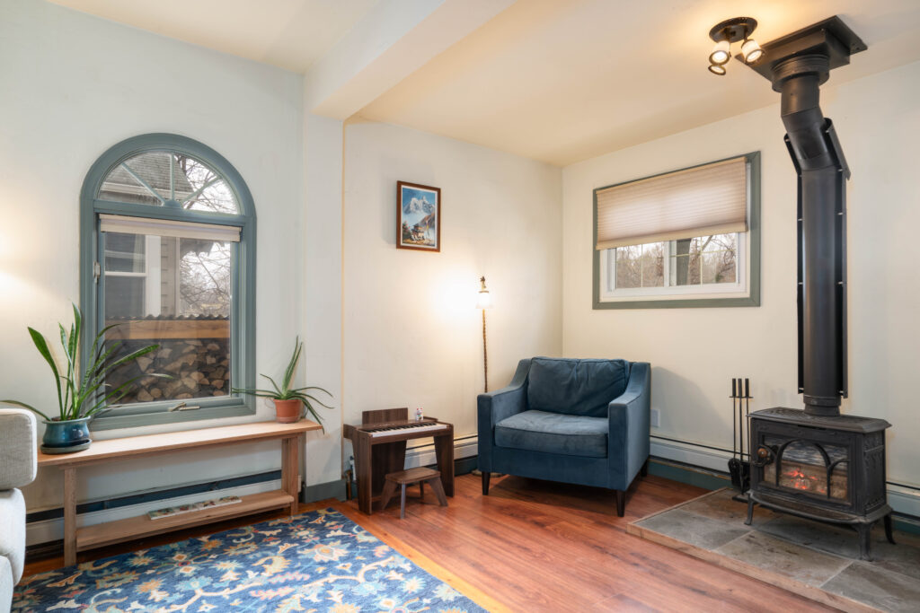 810 N Rouse - living room