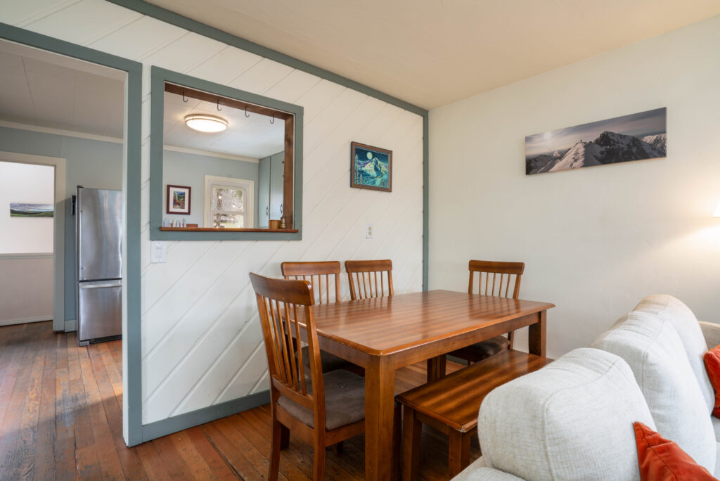 810 N Rouse - dining area and kitchen pass through