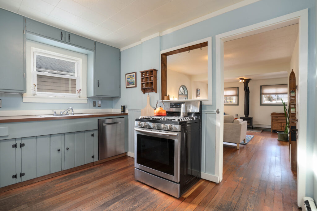 810 N Rouse - kitchen with pass through window