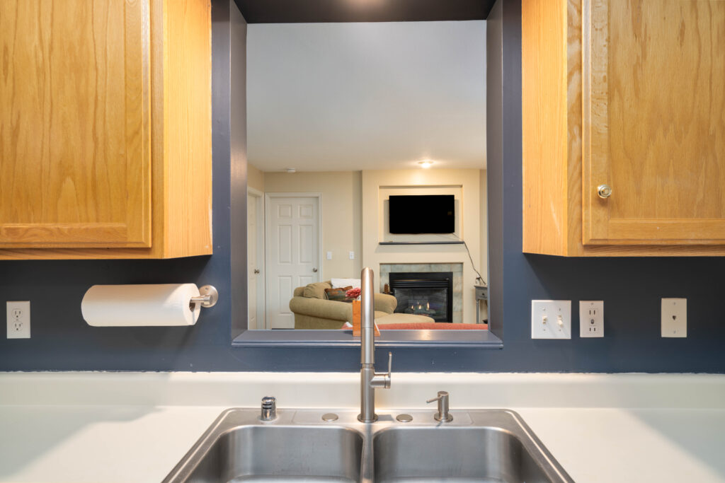 42 N 25th Ave - kitchen pass through