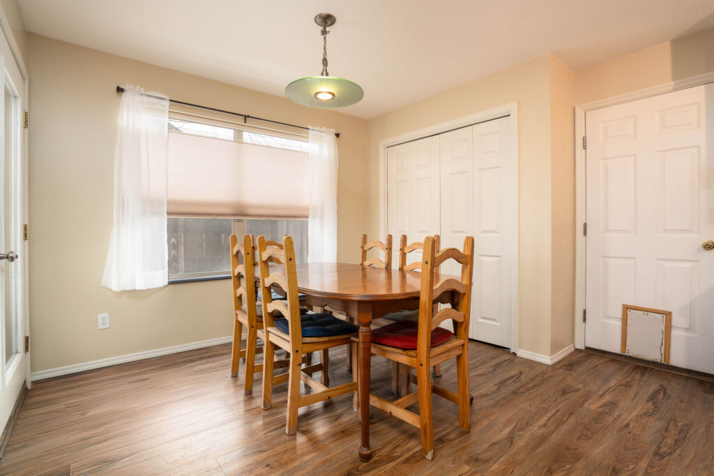 42 N 25th Ave - dining