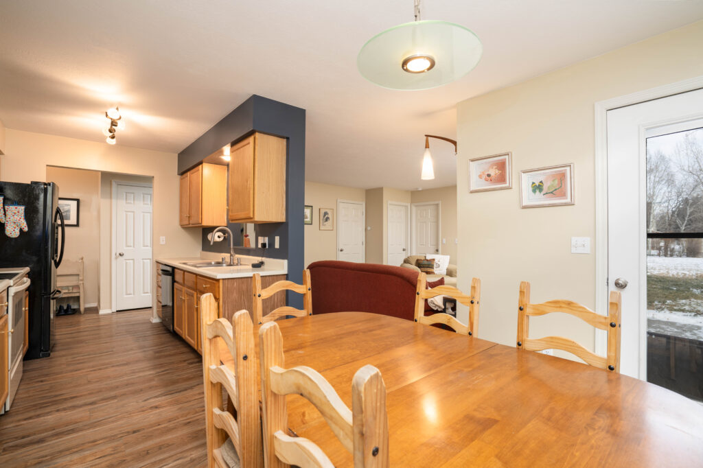 42 N 25th Ave - dining and kitchen