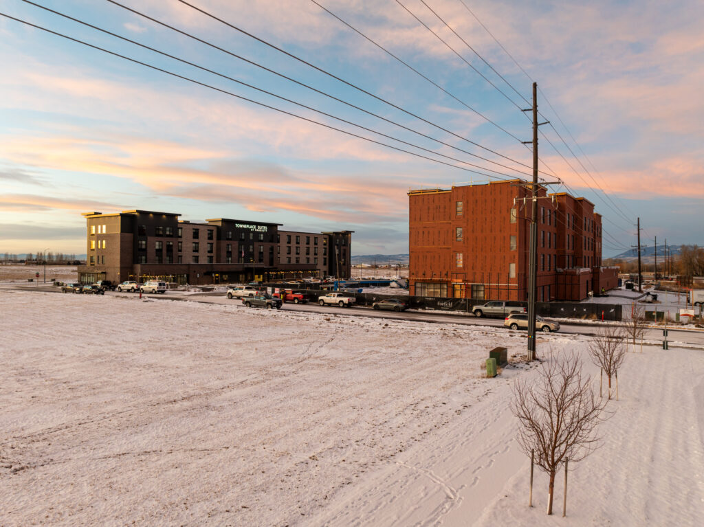 3646 N 27th Ave - ground view with close up buildings