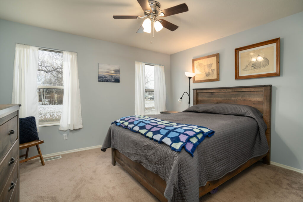 42 N 25th Ave - primary bedroom