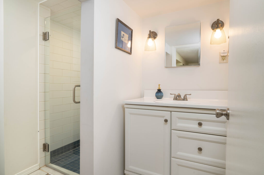 810 N Rouse - lower level bathroom