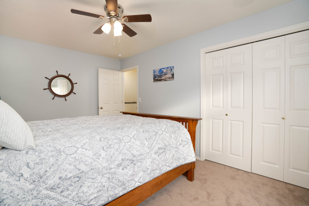 42 N 25th Ave - upstairs bedroom #3