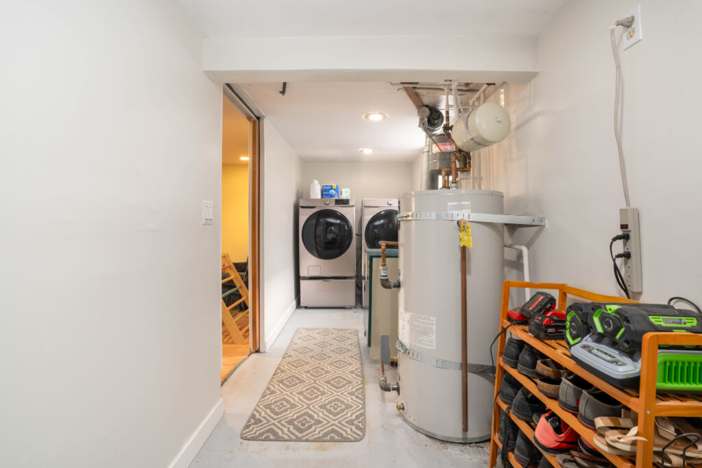 810 N Rouse - Laundry room